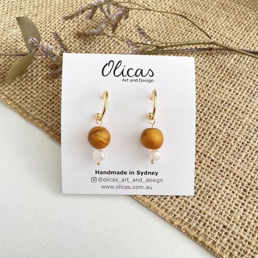 Tilly Dangles with Fresh Pearls in Gold